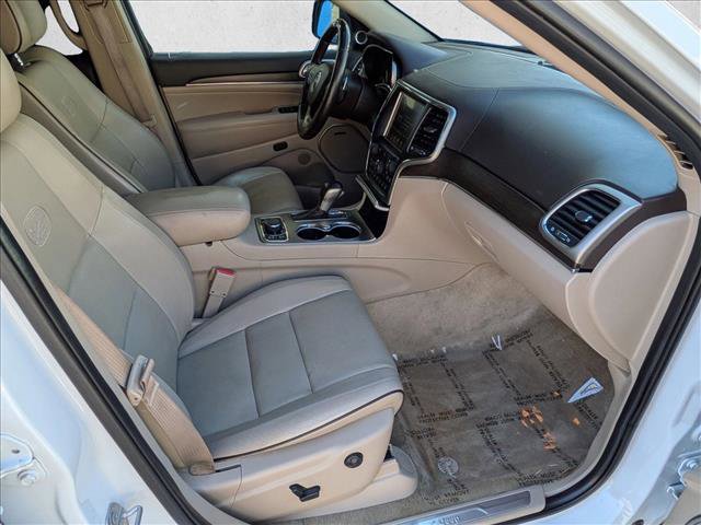 Used 2017 Jeep Grand Cherokee Overland w/ Jeep Active Safety Group AWD/4WD image 21