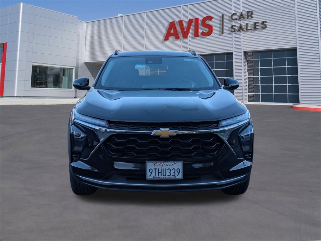 Used 2025 Chevrolet Trax LT w/ LT Convenience Package image 2
