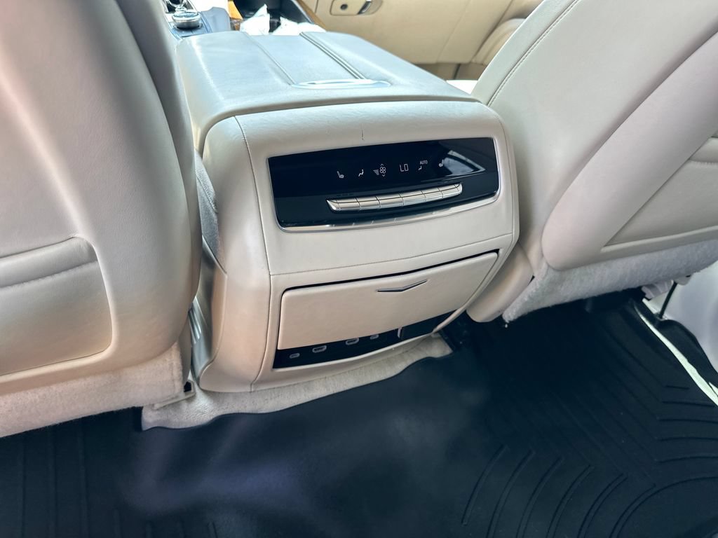 Used 2022 Cadillac Escalade Sport Platinum w/ Heavy-Duty Trailer Package AWD/4WD image 30