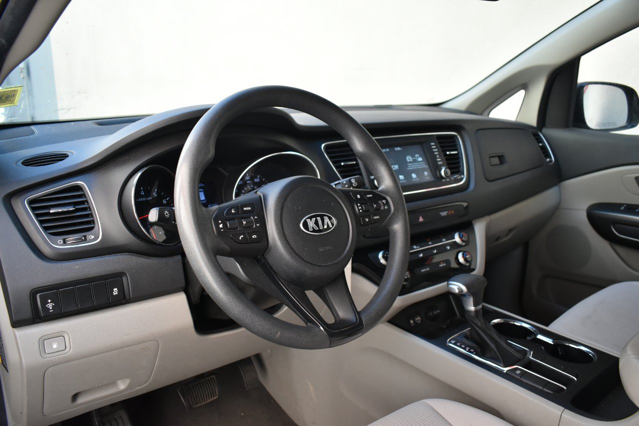 Used 2021 Kia Sedona LX FWD image 12