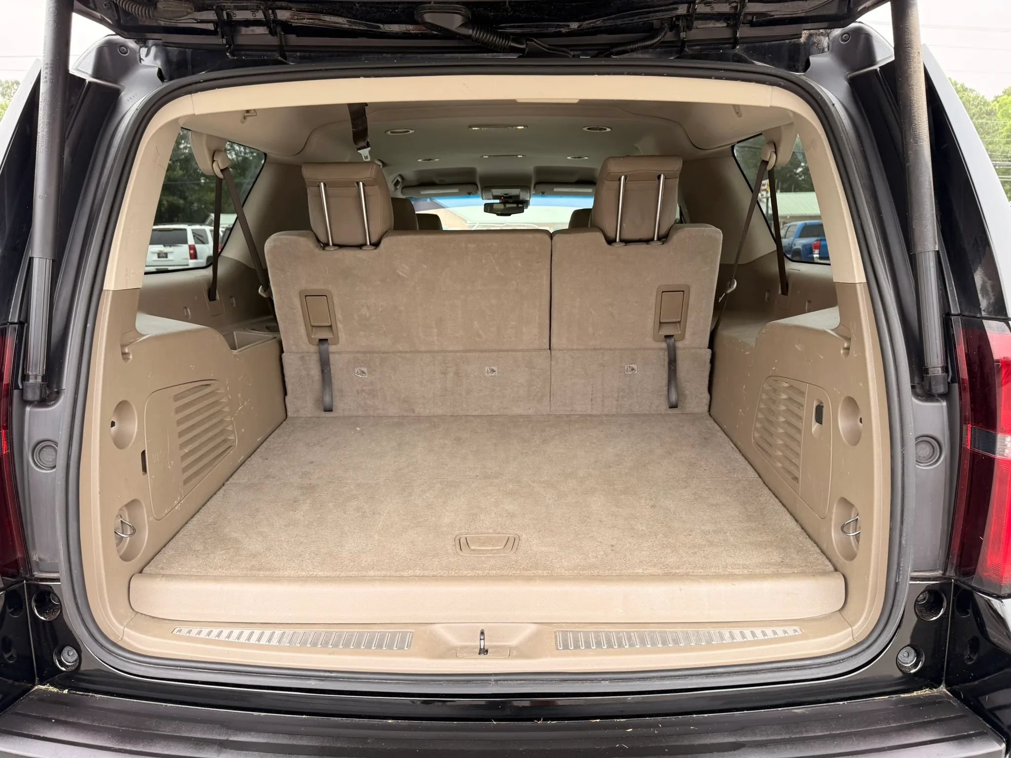 Used 2018 Chevrolet Suburban LT RWD image 42