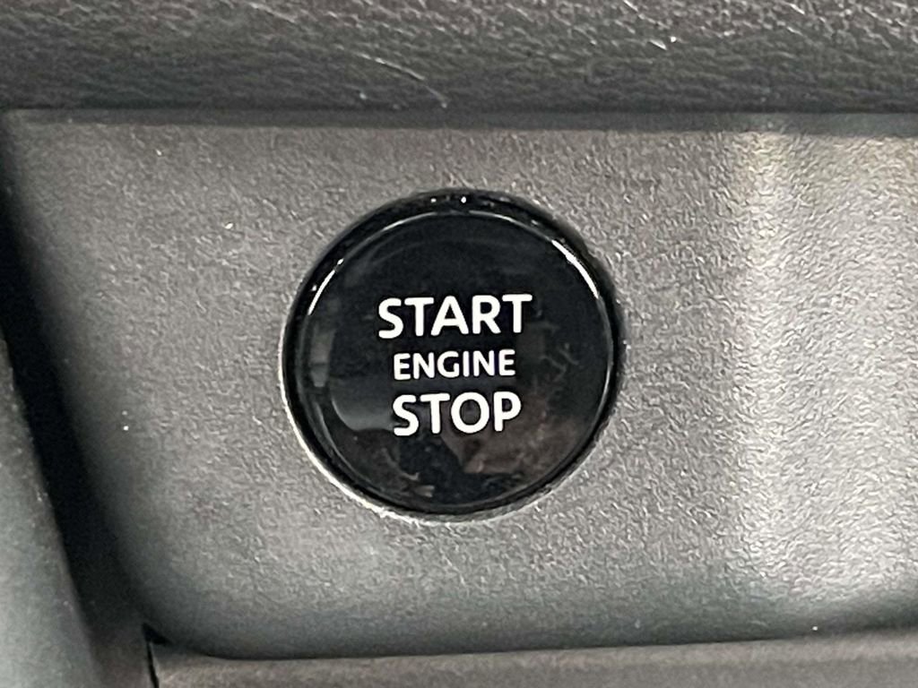 Used 2025 Nissan Rogue SV w/ SV Premium Package image 38