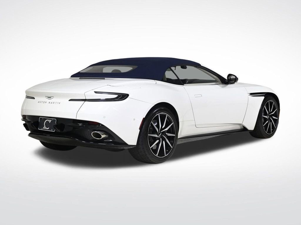 Used 2022 Aston Martin DB11 Volante image 7