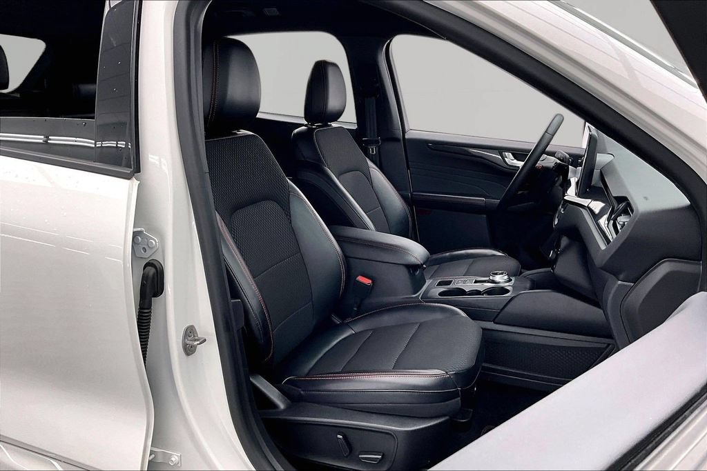 Certified 2023 Ford Escape ST-Line Select w/ Tech Pack #2 AWD/4WD image 7