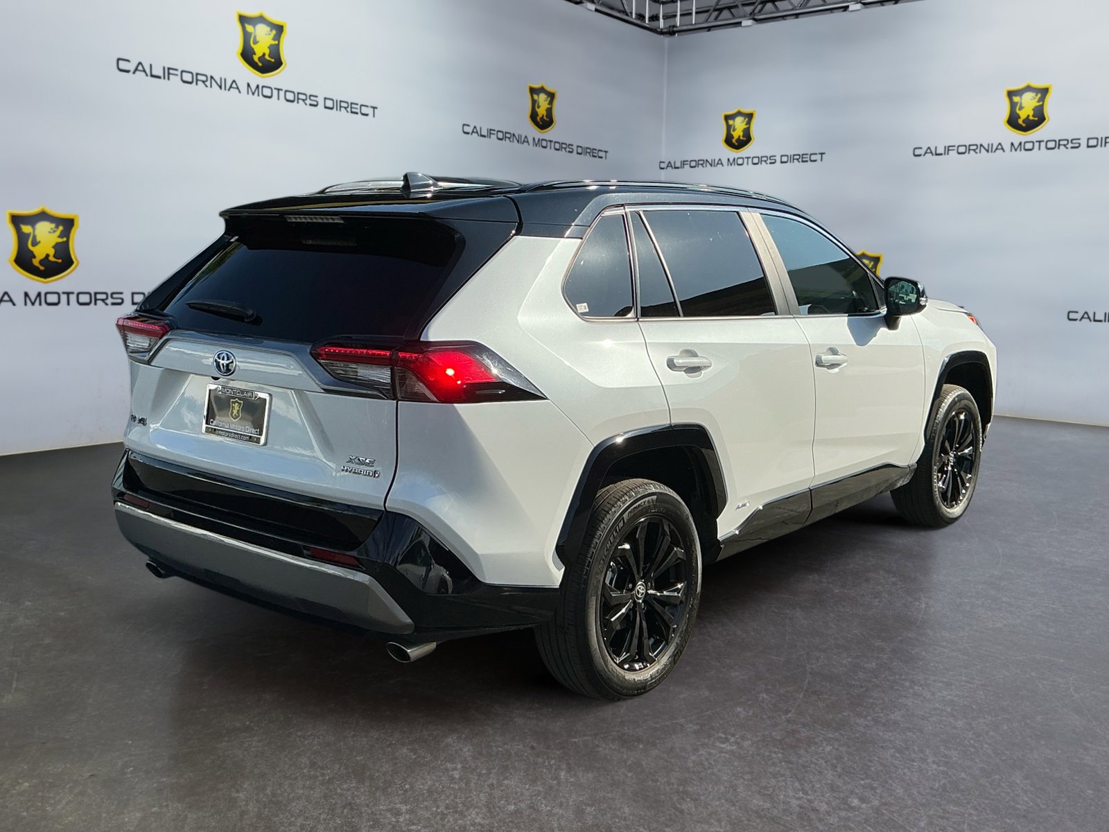 Used 2023 Toyota RAV4 XSE AWD/4WD image 5