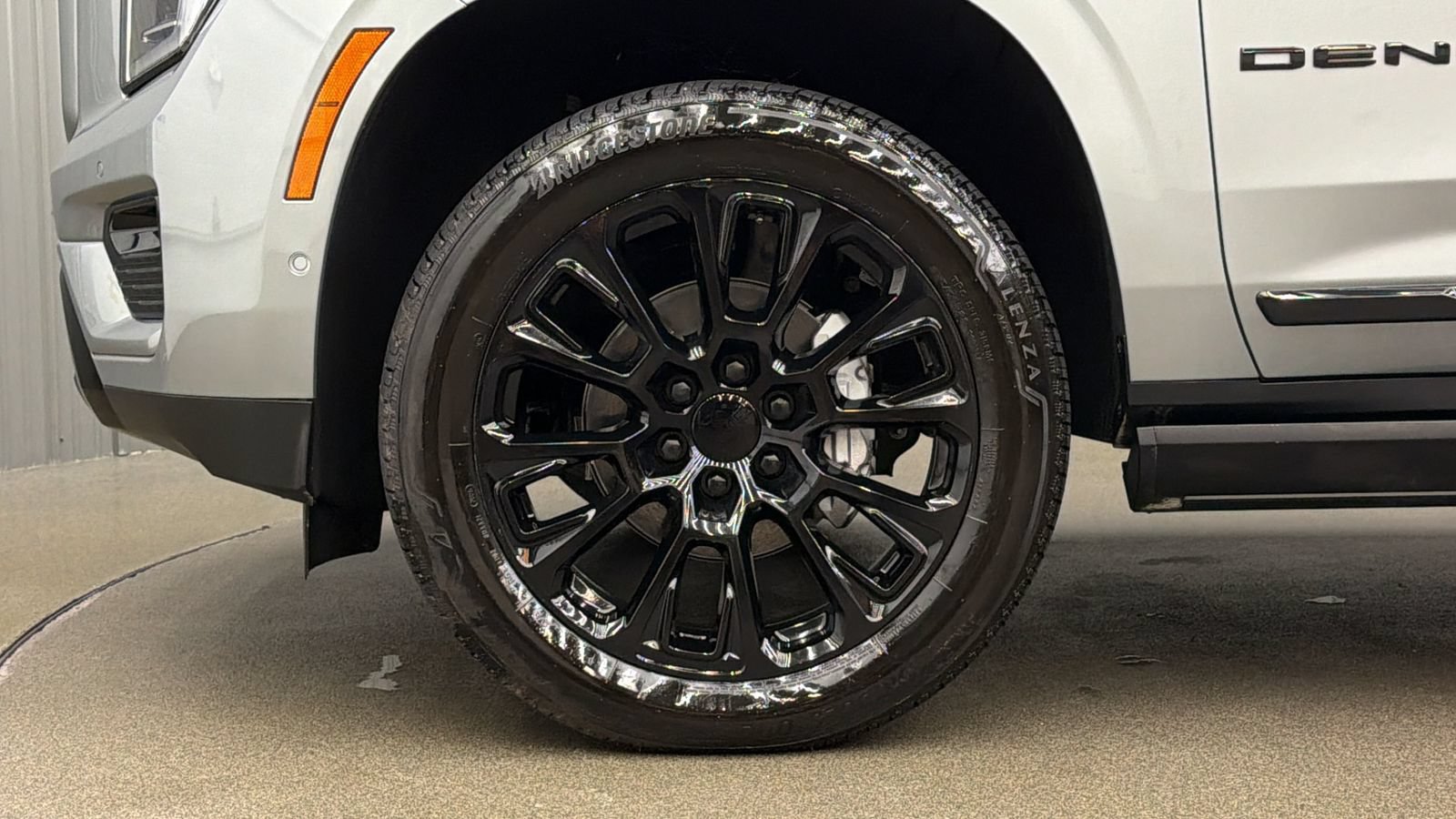 Used 2025 GMC Yukon XL Denali w/ Sun & Power Step Package AWD/4WD image 10