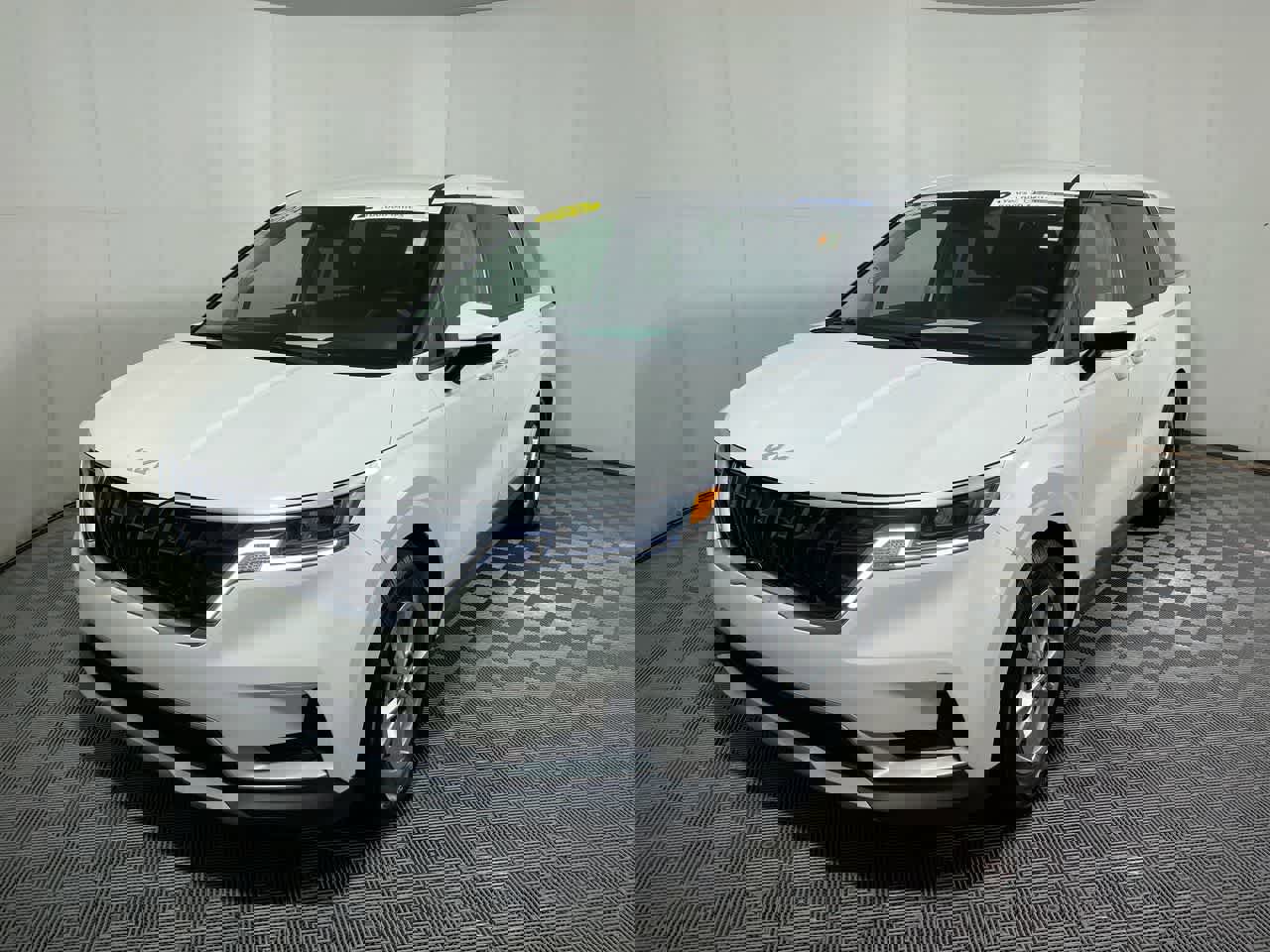 Used 2024 Kia Carnival LX image 6