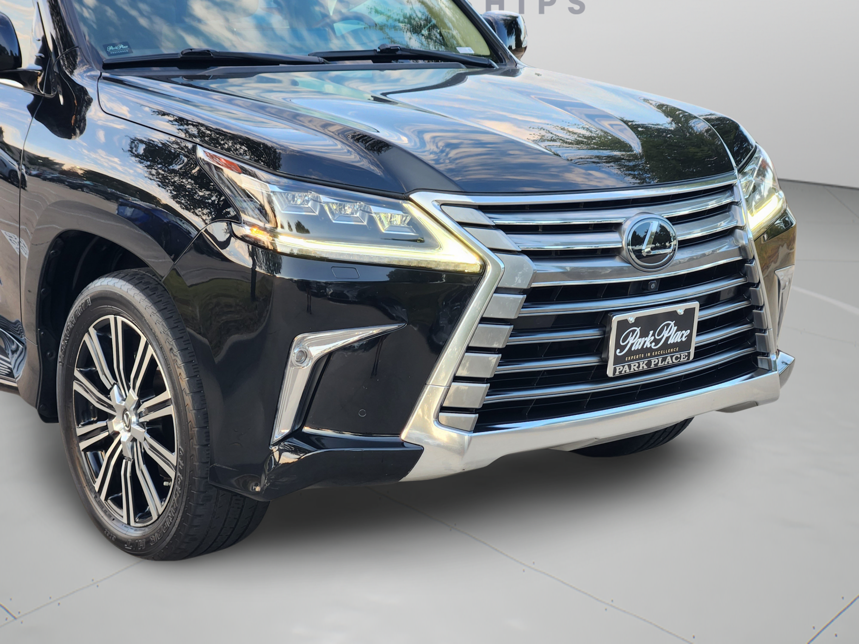 Used 2021 Lexus LX 570 4WD w/ Luxury Package image 42
