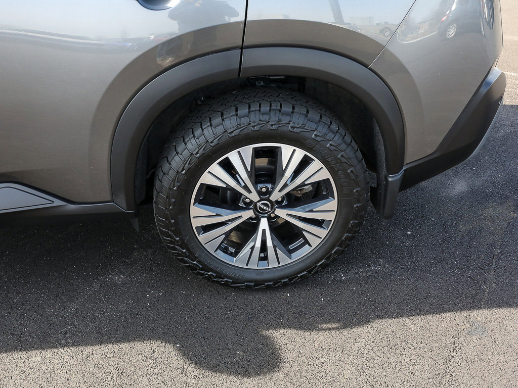 Used 2023 Nissan Rogue SV image 4