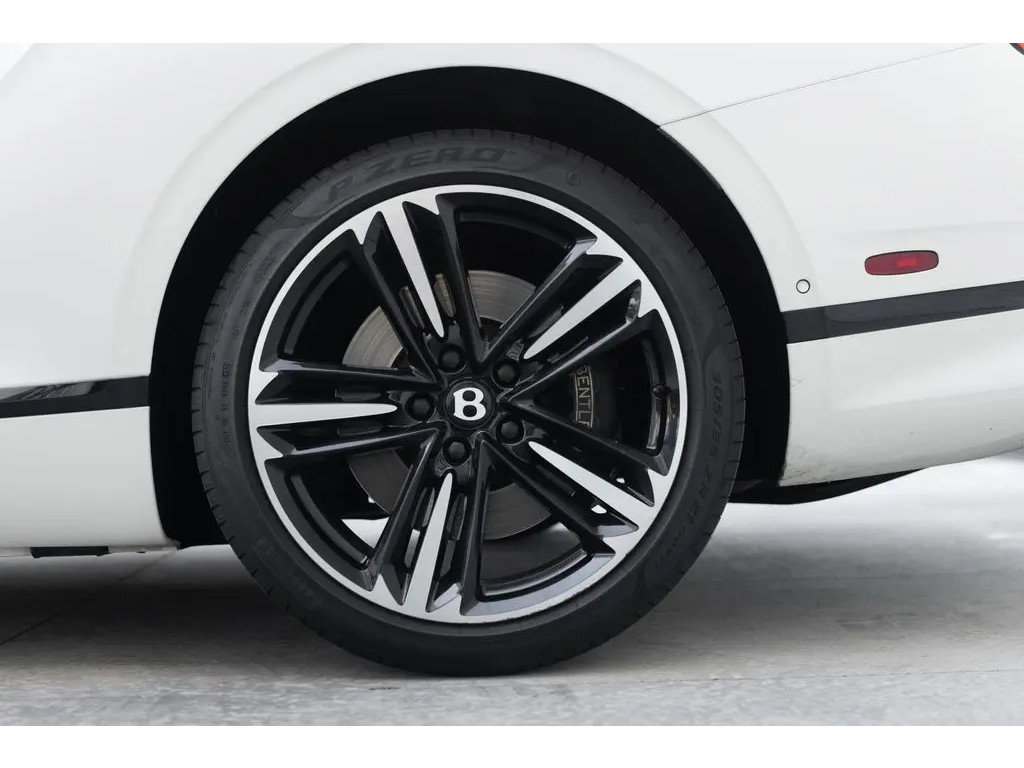 Used 2021 Bentley Continental GT V8 image 8