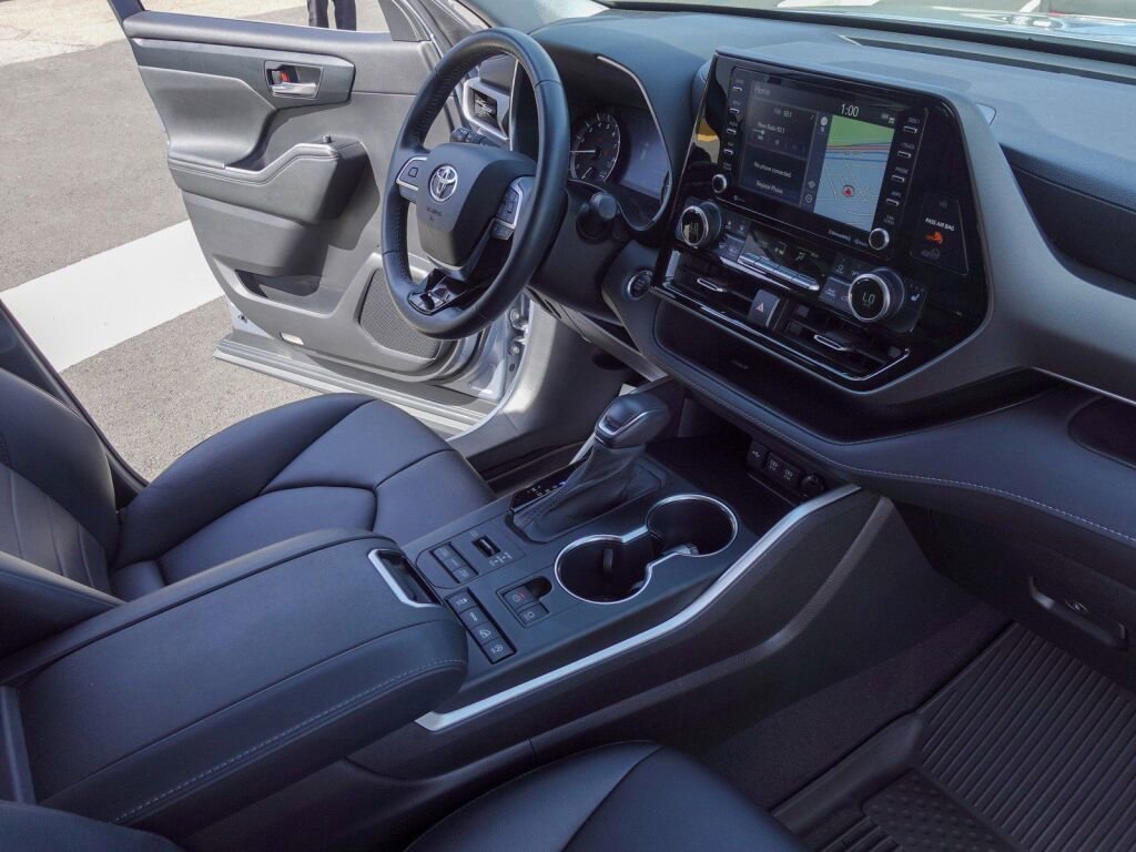 Certified 2021 Toyota Highlander XLE image 14