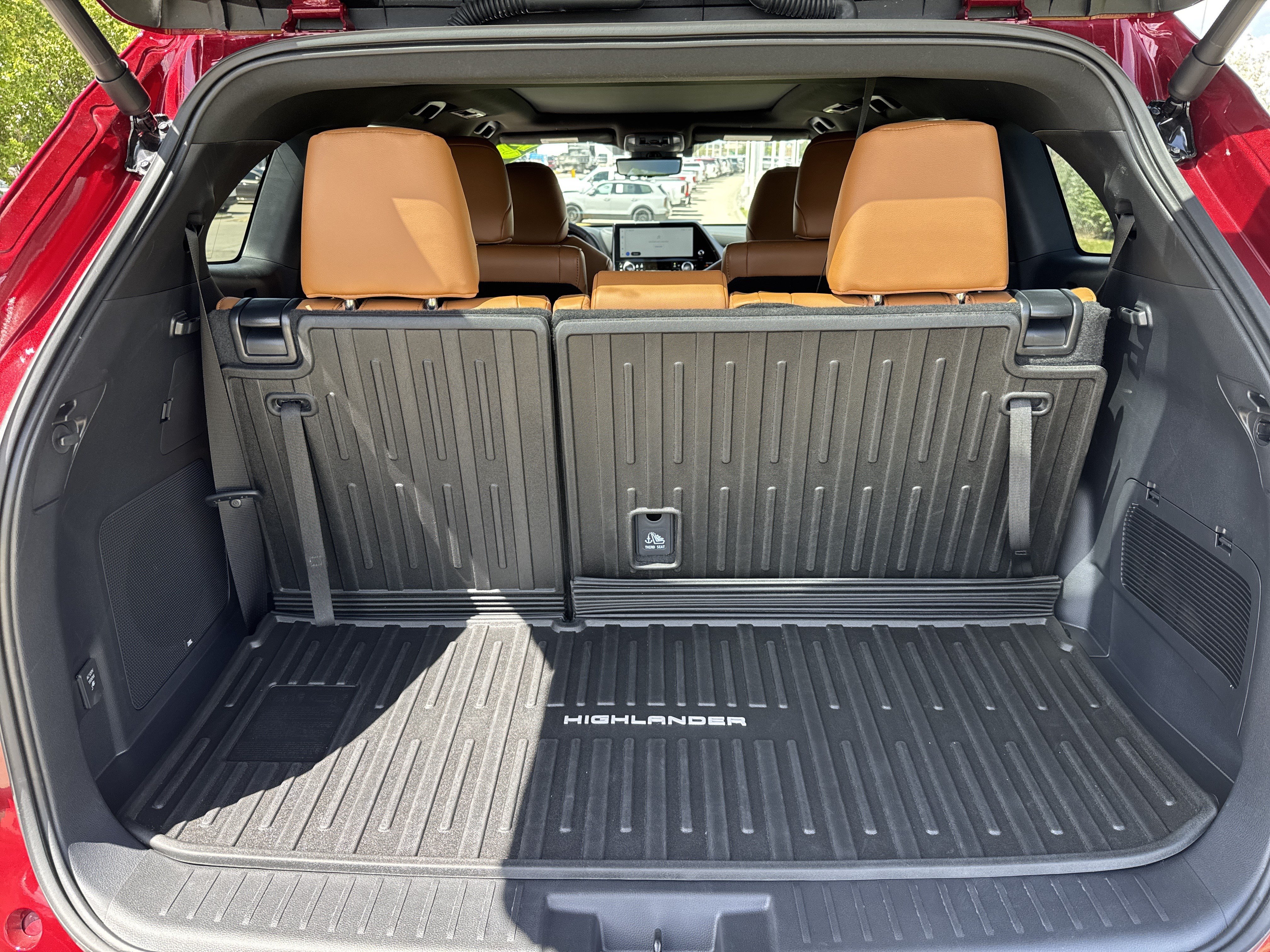 Used 2025 Toyota Highlander Platinum AWD/4WD image 25