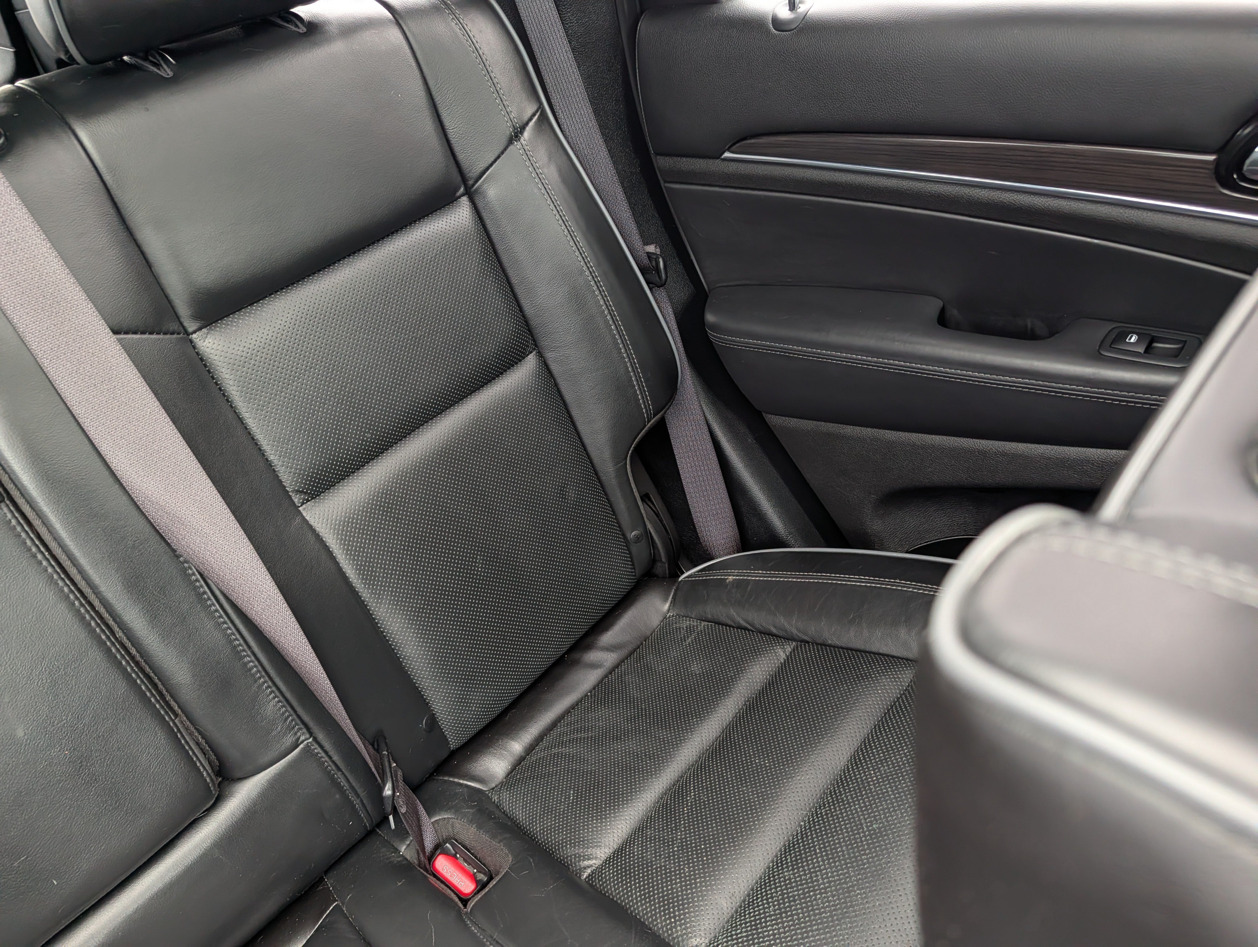 Used 2019 Jeep Grand Cherokee Overland AWD/4WD image 14