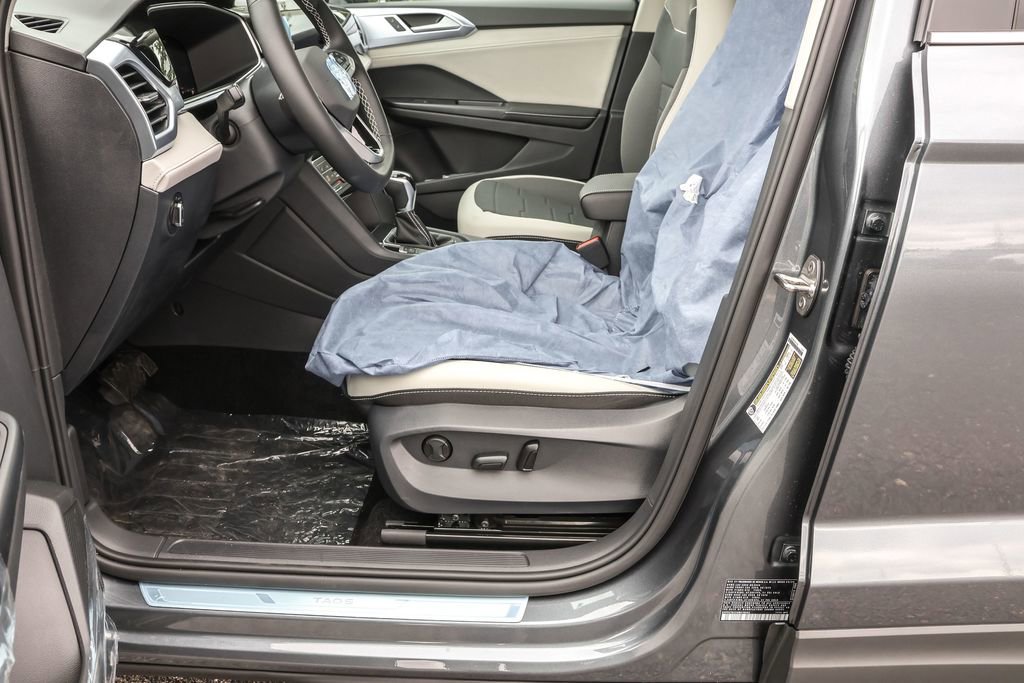 New 2025 Volkswagen Taos SE image 21