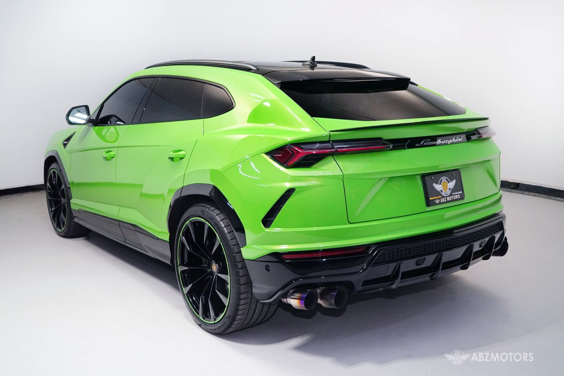 Used 2022 Lamborghini Urus AWD/4WD image 6