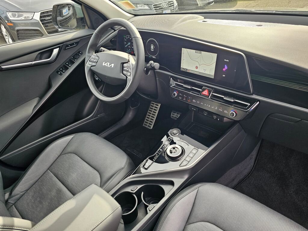 Certified 2023 Kia Niro Wave w/ Wave Preserve Package image 31