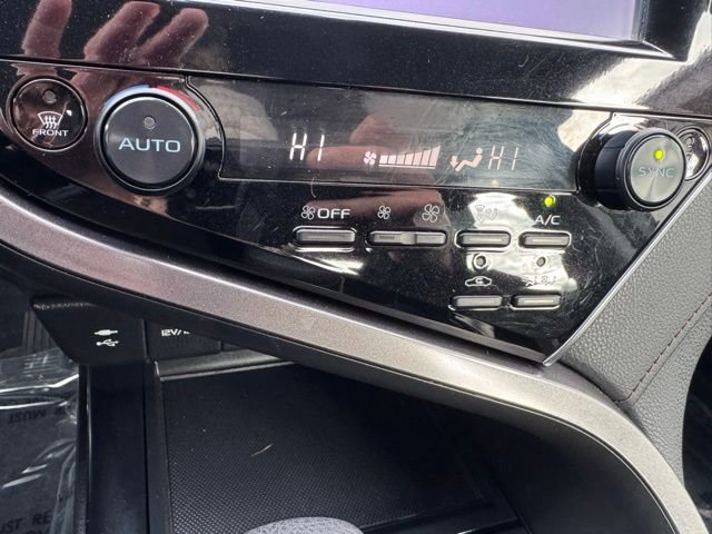 Used 2018 Toyota Camry LE image 11