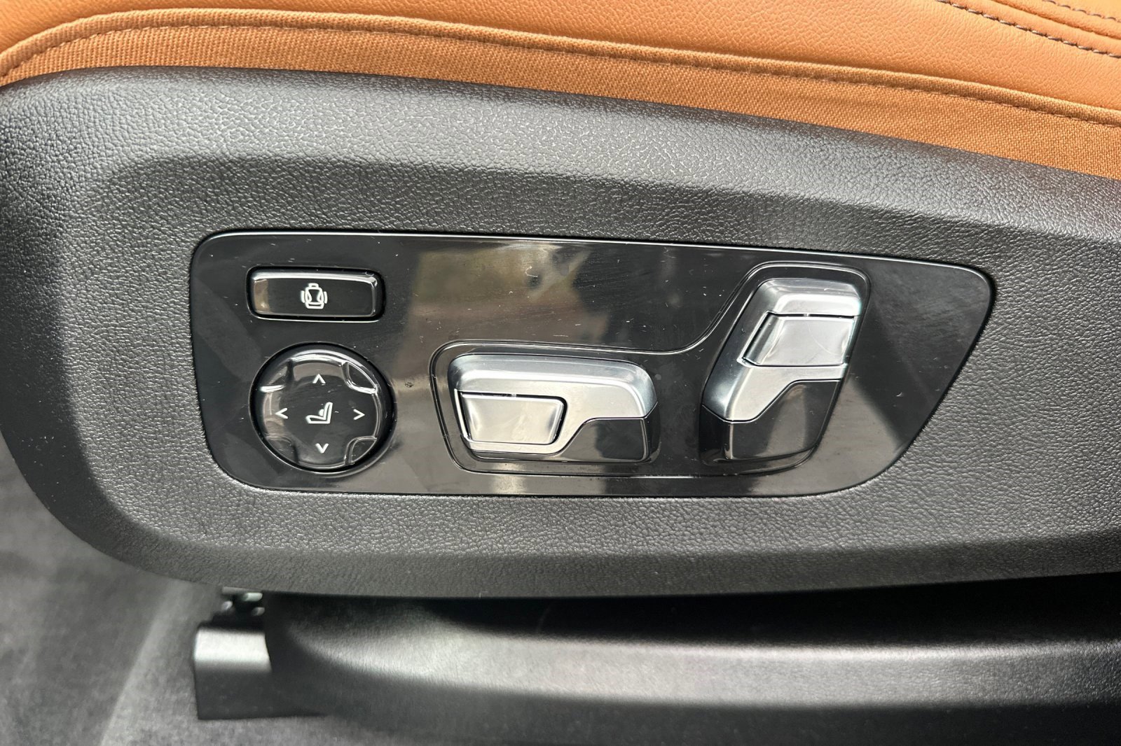 Used 2026 BMW X5 xDrive40i w/ M Sport Package image 14