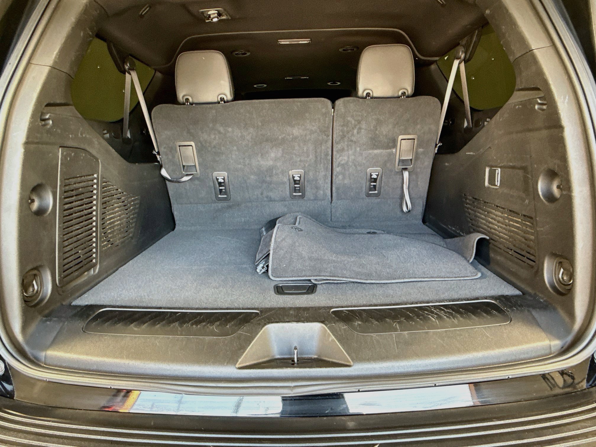 Used 2024 Chevrolet Suburban LT RWD image 28