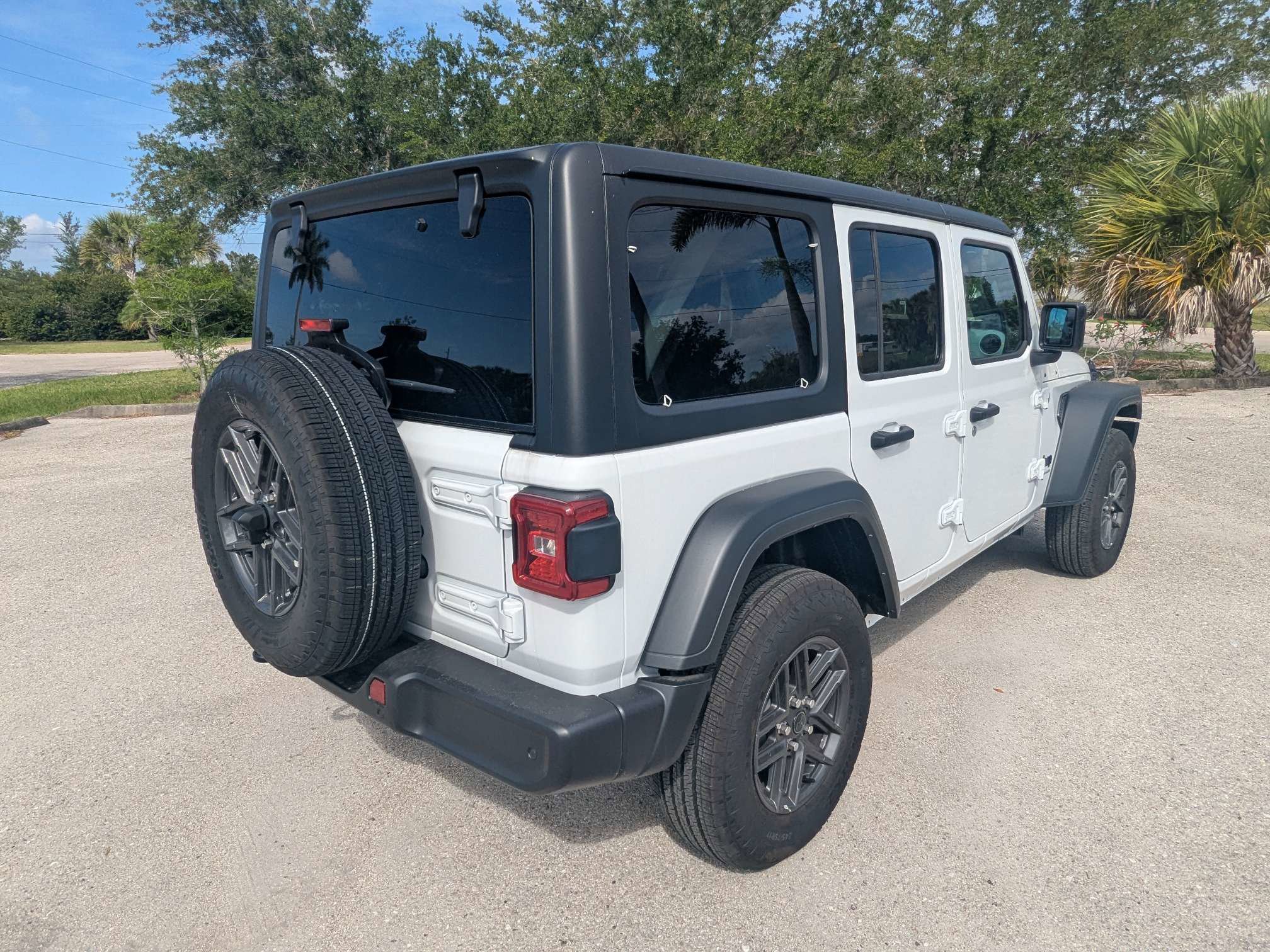 Used 2025 Jeep Wrangler Unlimited Sport AWD/4WD image 5
