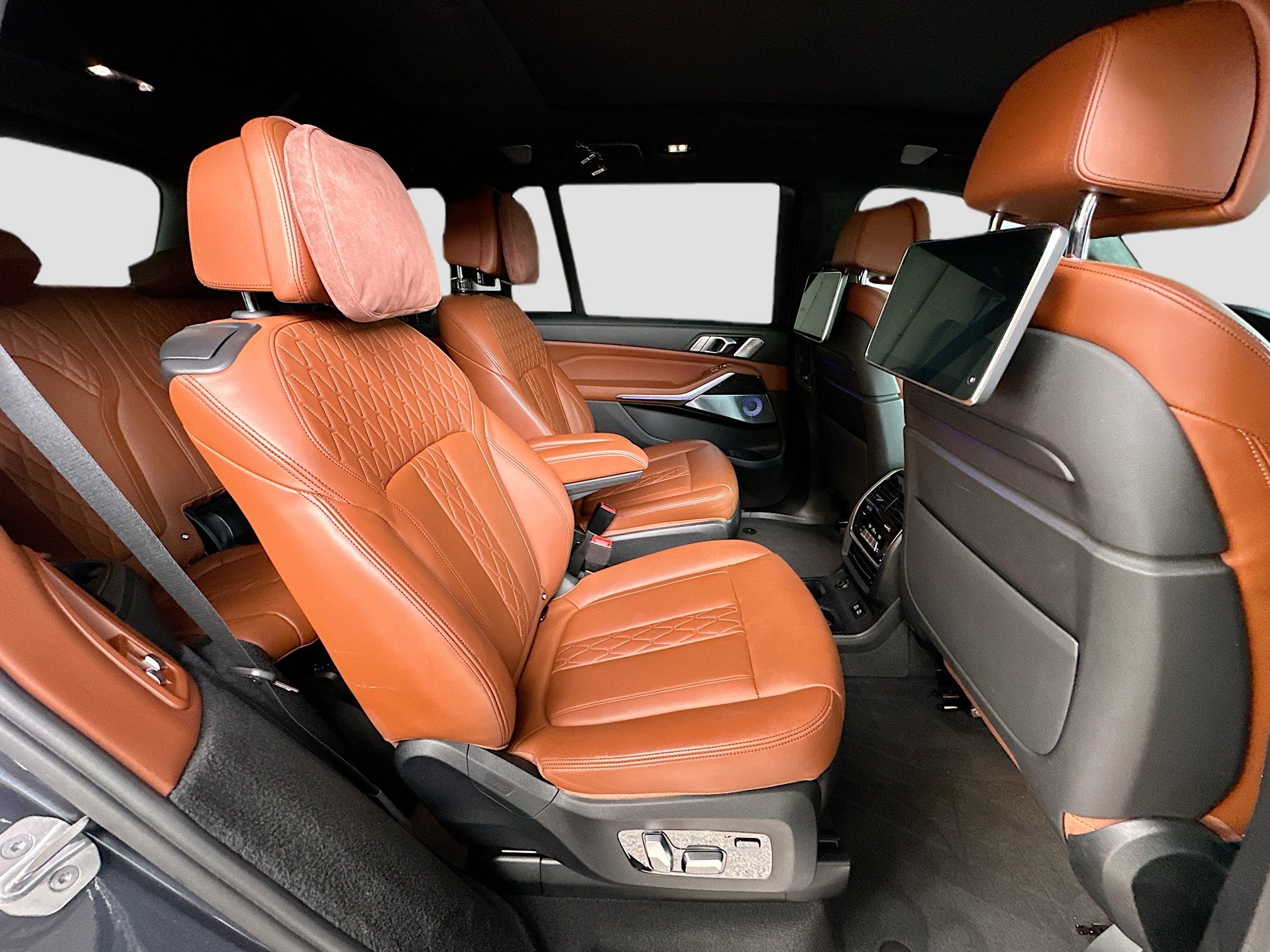 Used 2020 BMW X7 M50i w/ Dynamic Handling Package image 31