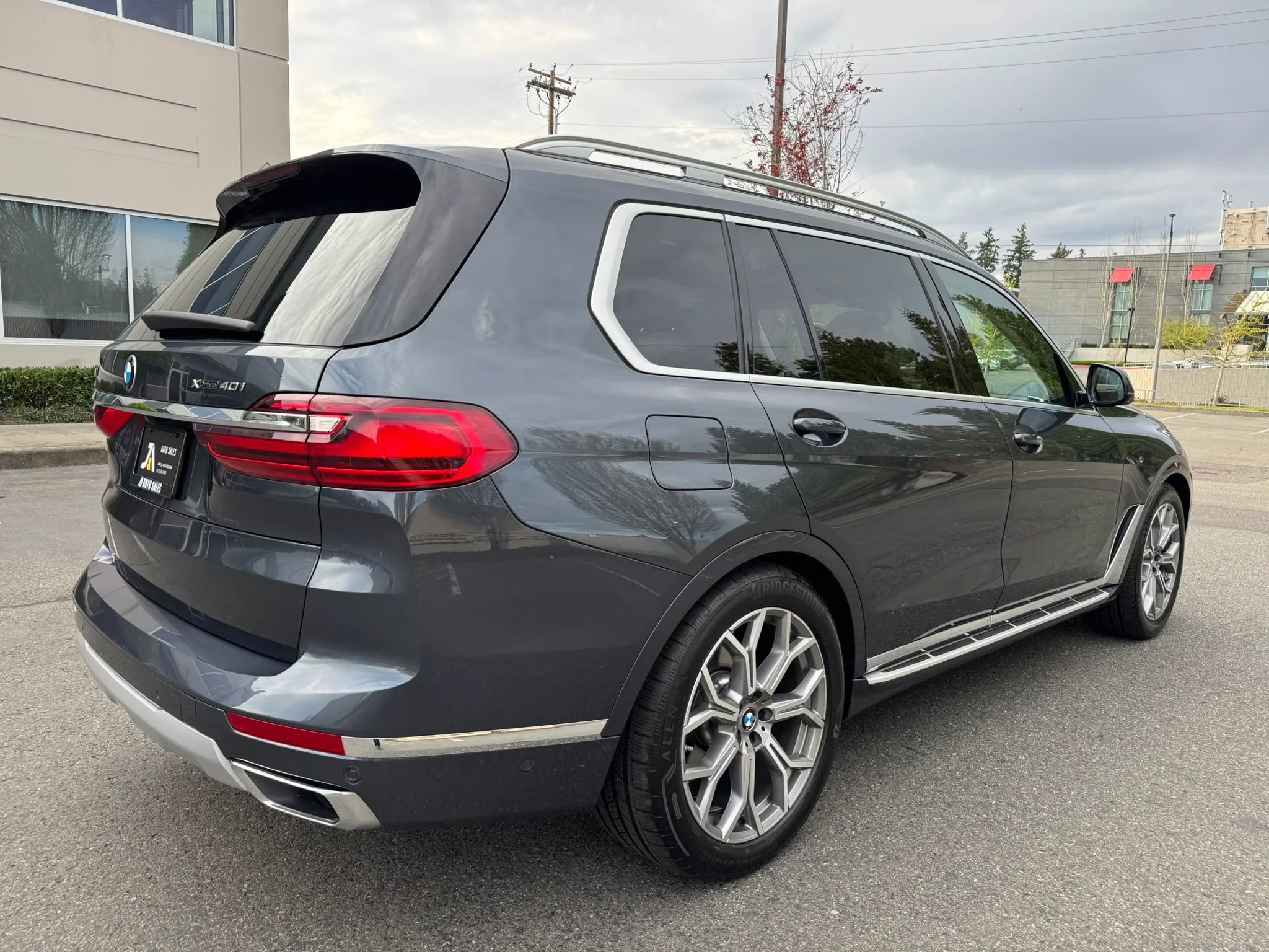 Used 2022 BMW X7 xDrive40i w/ Premium Package image 11