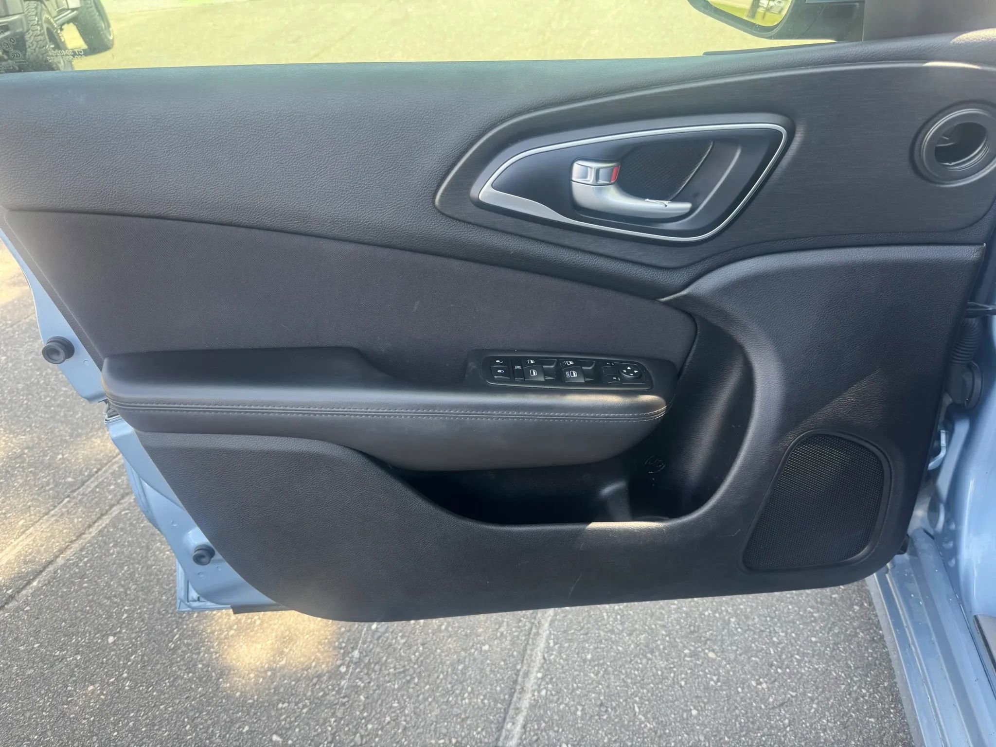 Used 2015 Chrysler 200 Limited image 15