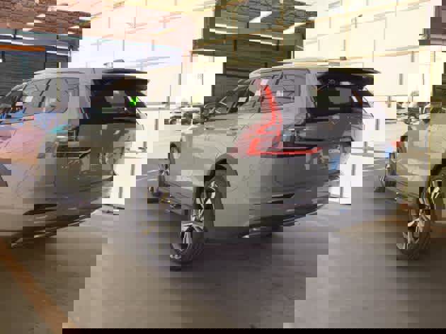 Used 2025 Volvo V60 B5 Cross Country Plus image 4