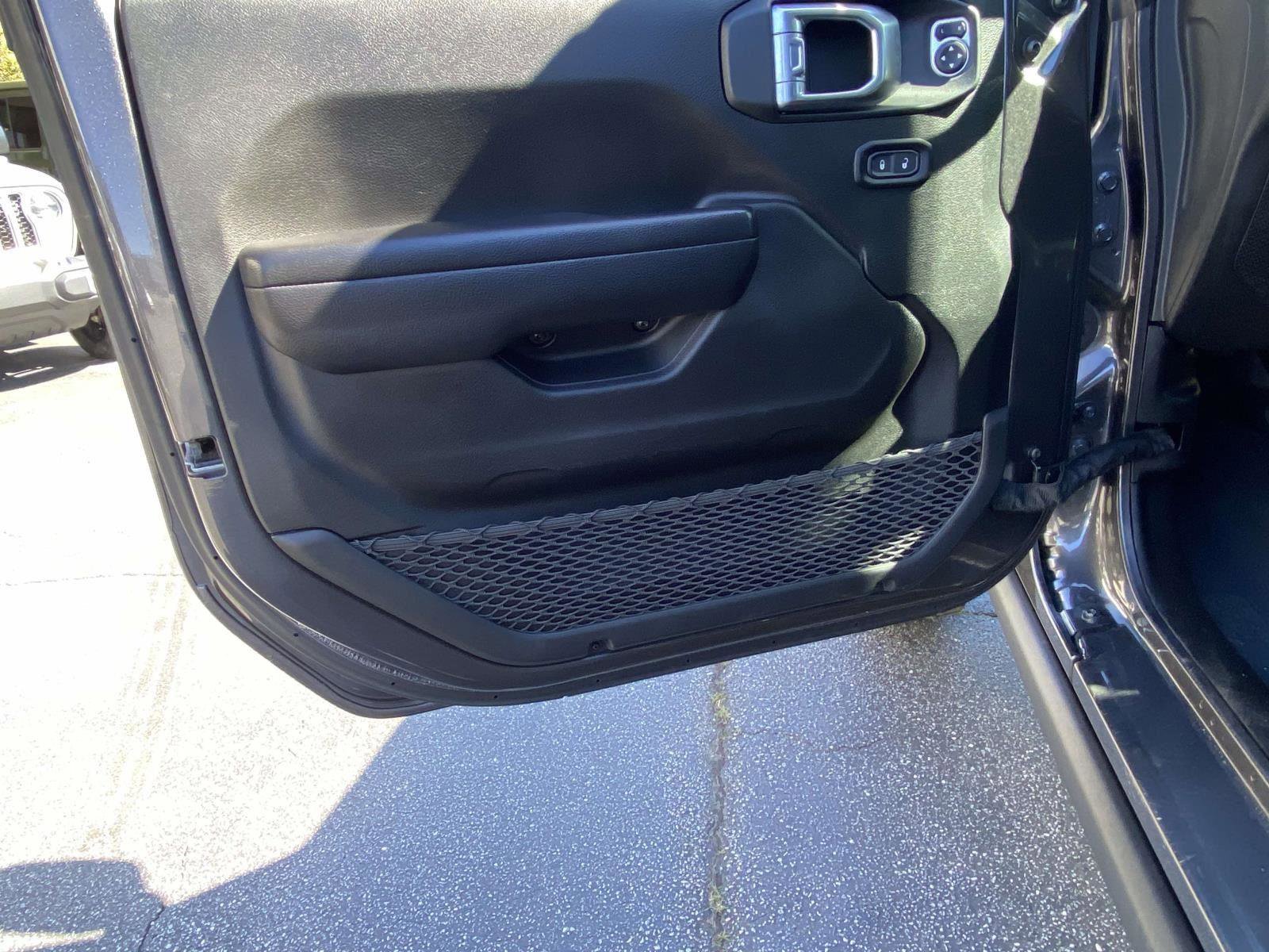 Used 2021 Jeep Gladiator Willys image 16