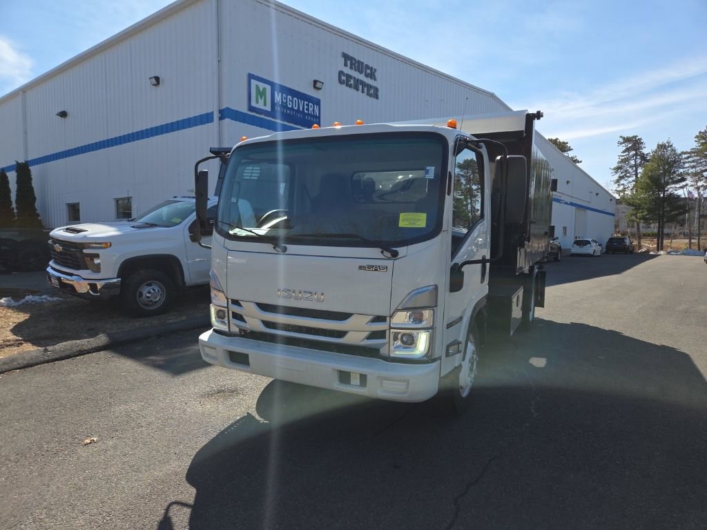Used 2024 Isuzu NPR HD image 2