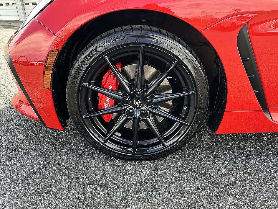 Used 2025 Toyota GR86 Premium w/ Performance Package image 8