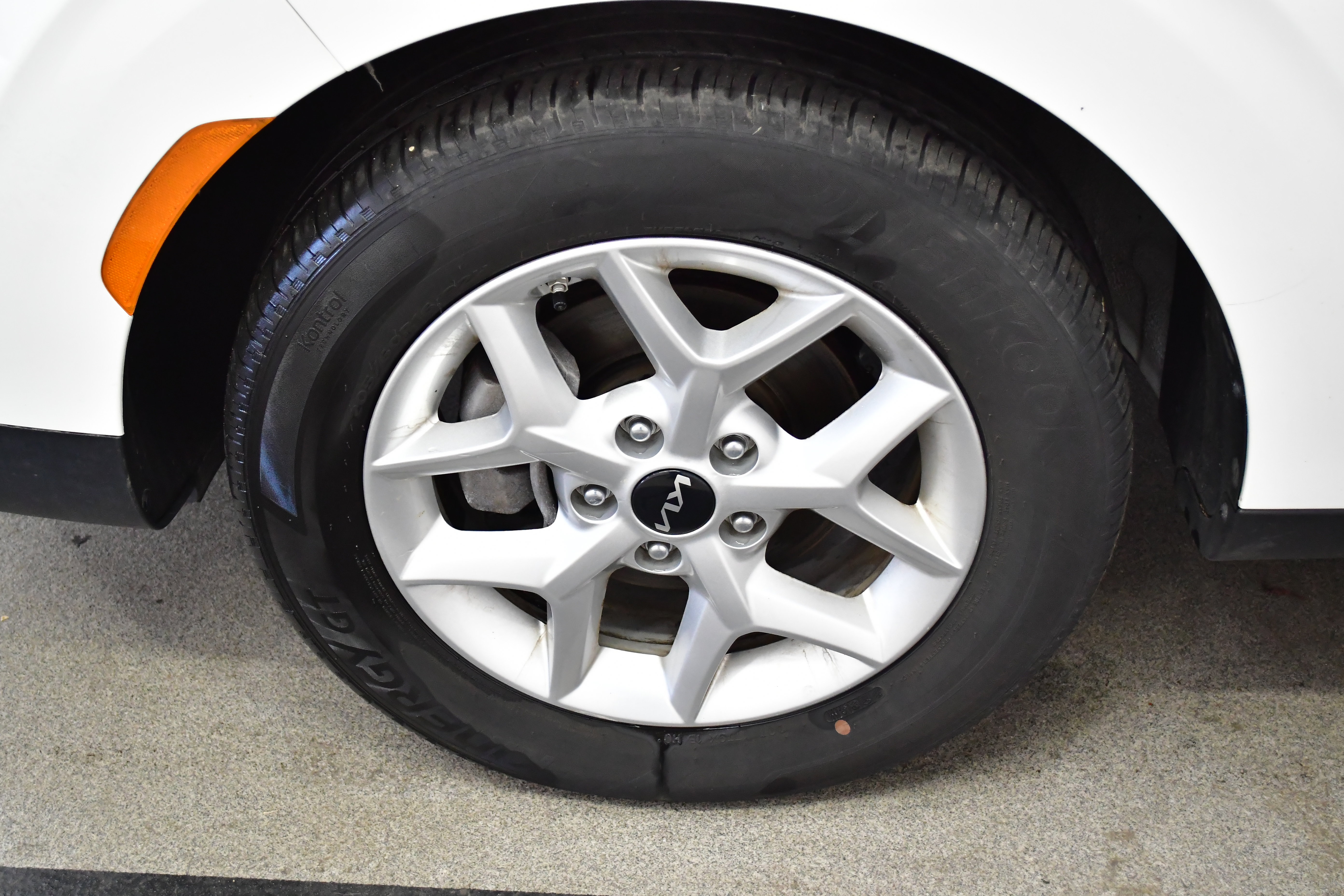 Used 2025 Kia Soul LX w/ LX Technology Package FWD image 35