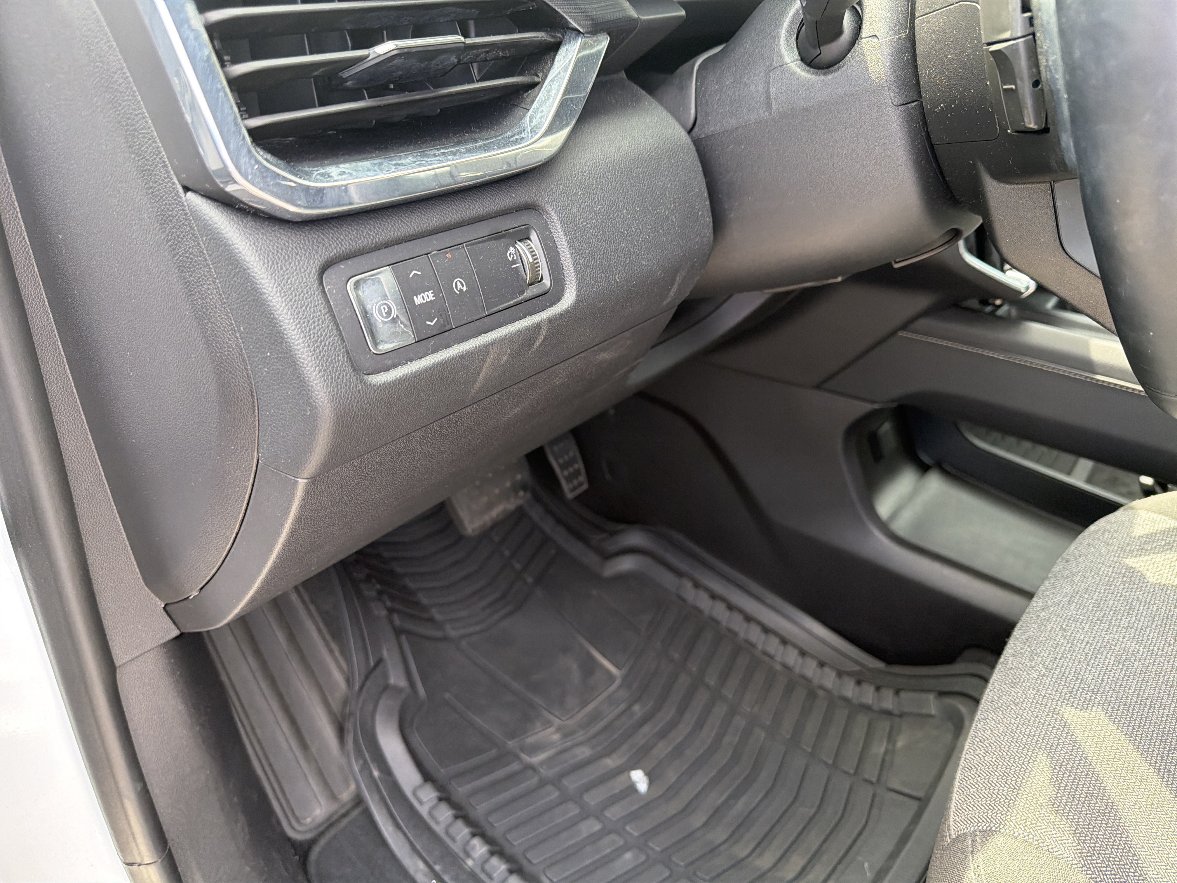 Used 2025 GMC Acadia Elevation FWD image 30