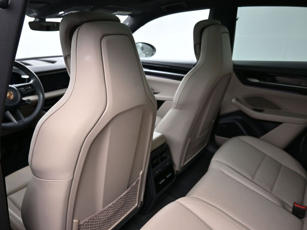 Used 2025 Porsche Macan Electric image 10