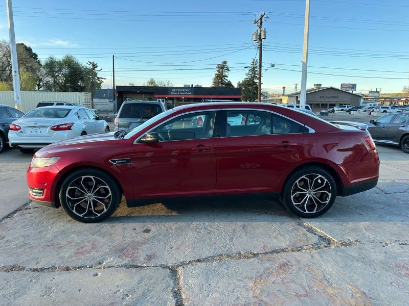 Used 2013 Ford Taurus SHO image 4