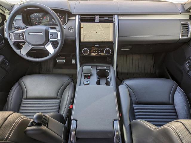 New 2024 Land Rover Discovery Dynamic SE image 13