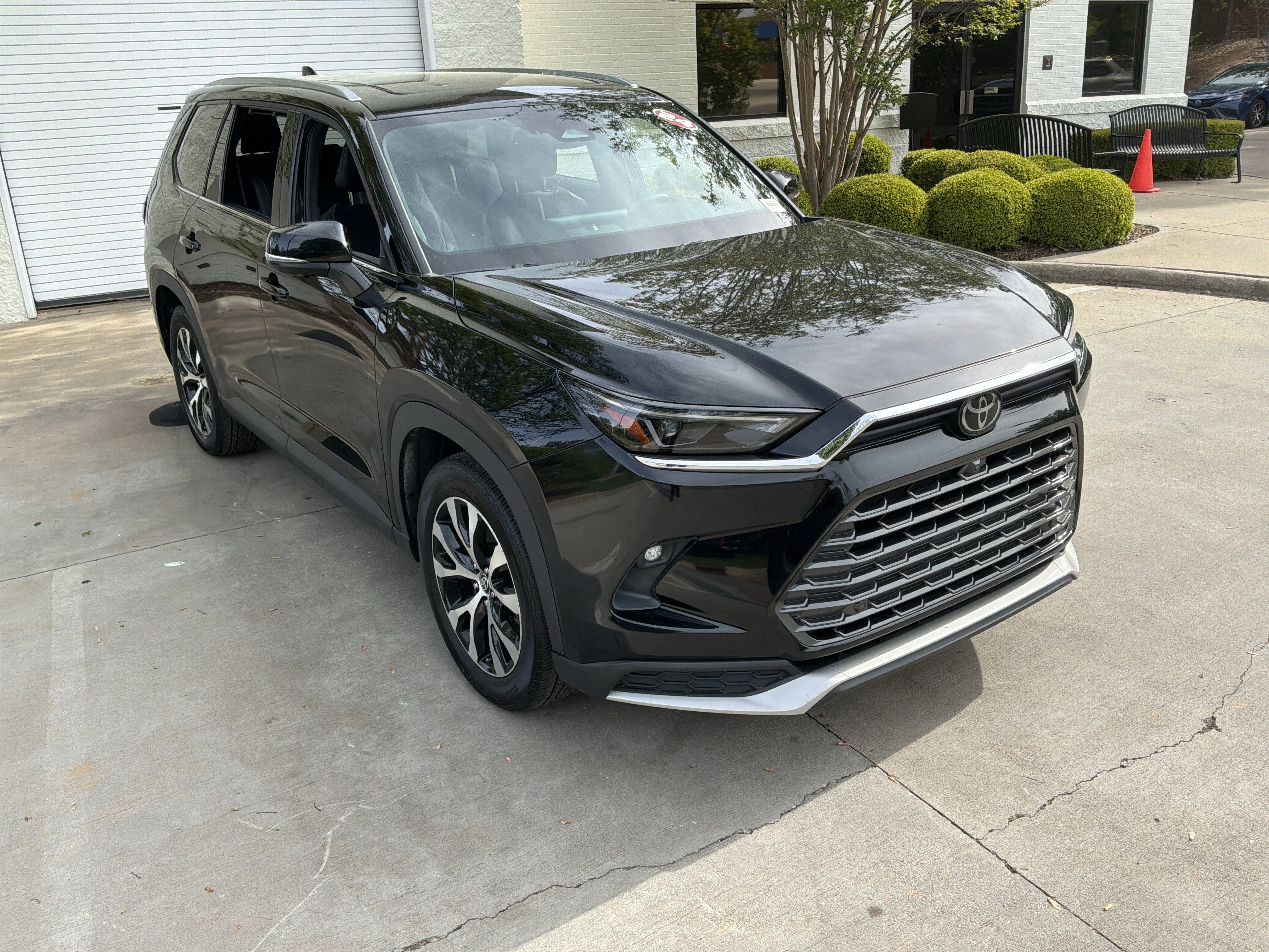 Used 2024 Toyota Grand Highlander AWD Hybrid image 2