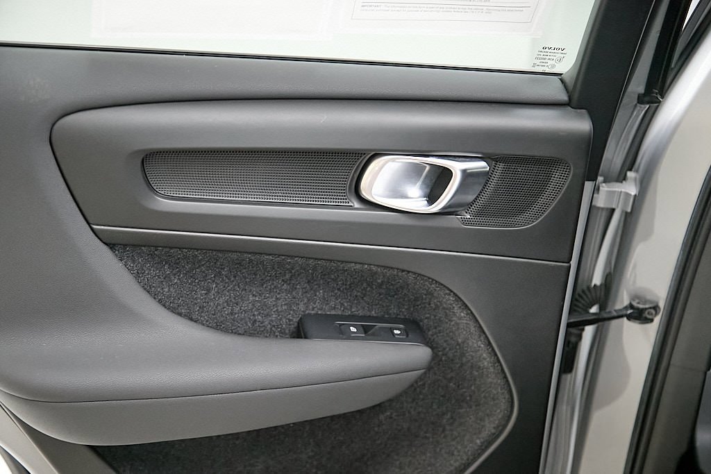 Certified 2023 Volvo C40 Recharge Core w/ Protection Package Premier image 21