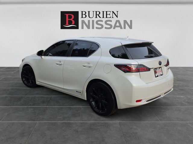 Used 2013 Lexus CT 200h w/ Premium Pkg w/Navigation FWD image 3