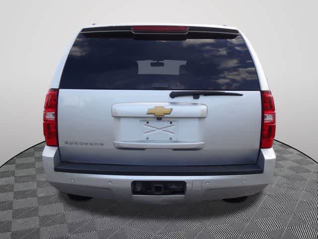 Used 2014 Chevrolet Suburban LT RWD image 3