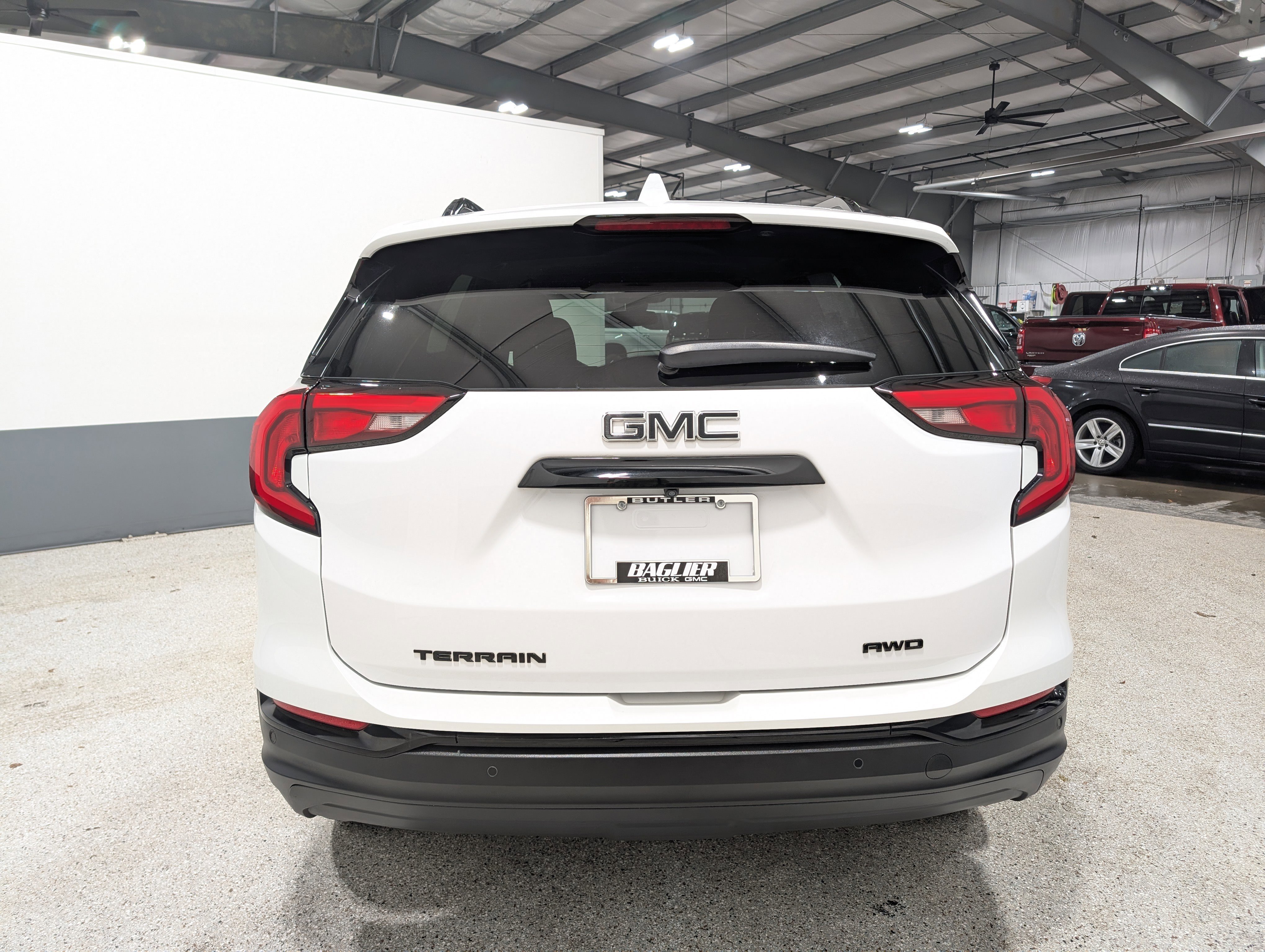 Used 2020 GMC Terrain SLE w/ Driver Convenience Package image 4