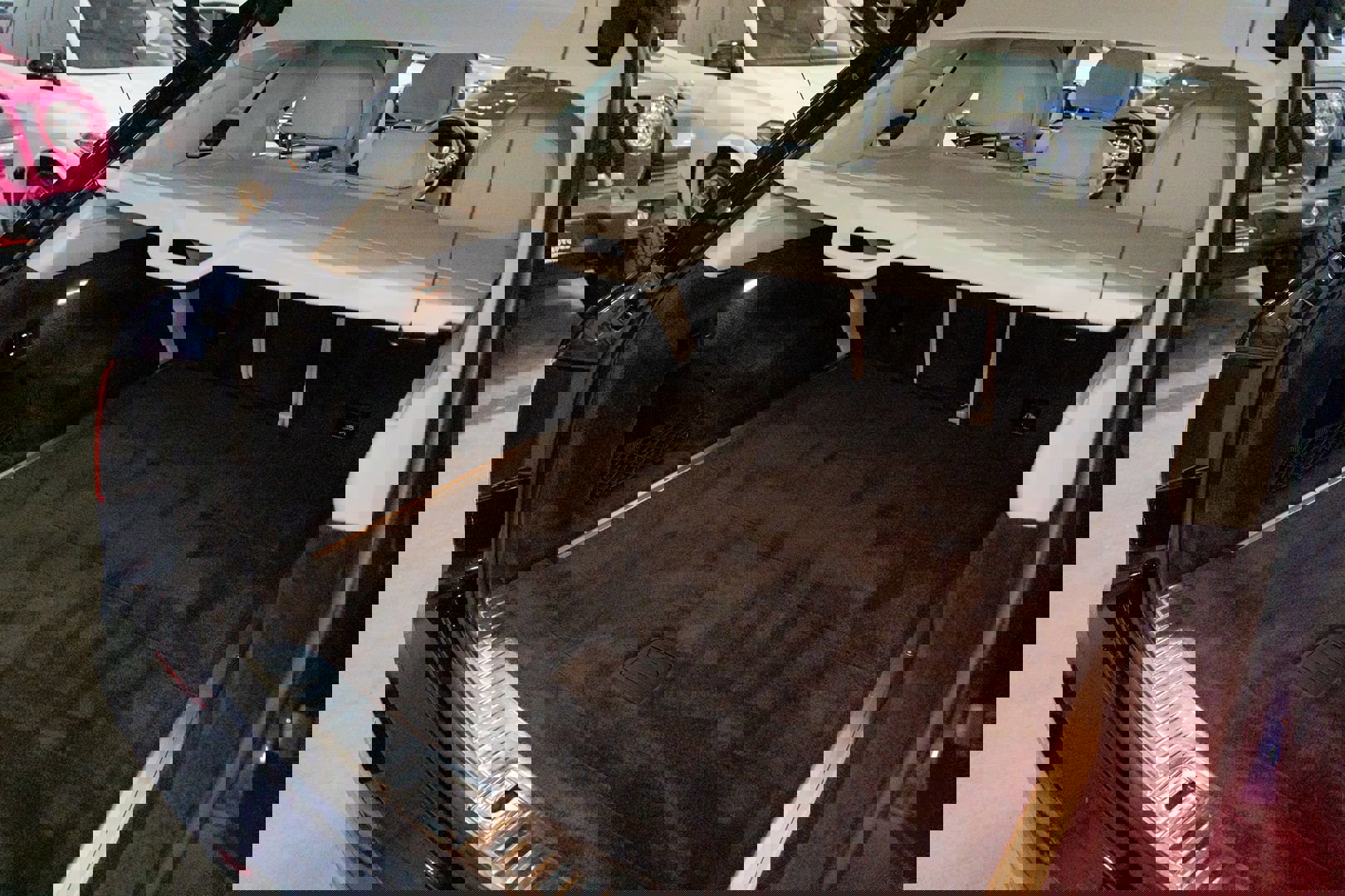 Used 2020 Bentley Bentayga V8 image 31