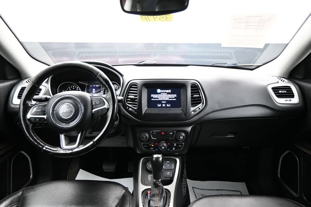 Used 2019 Jeep Compass Latitude w/ Cold Weather Group AWD/4WD image 12