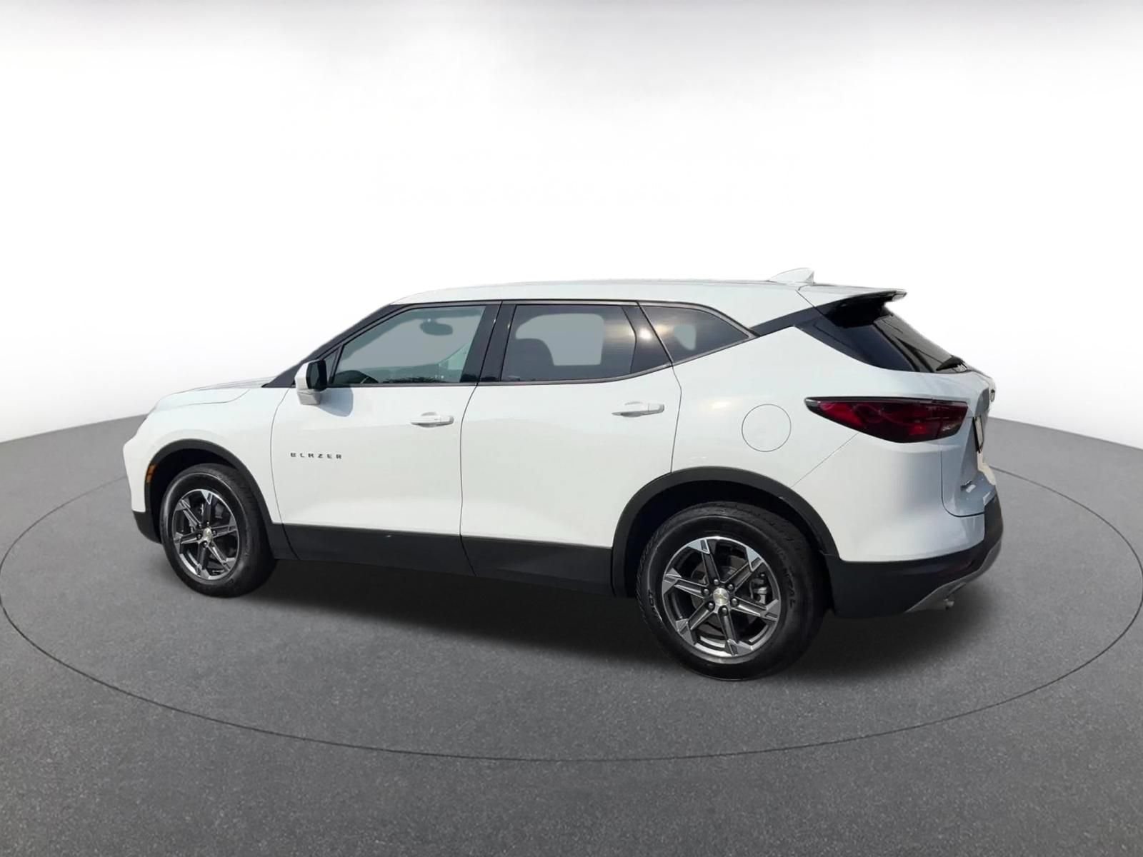 Used 2025 Chevrolet Blazer LT FWD image 9