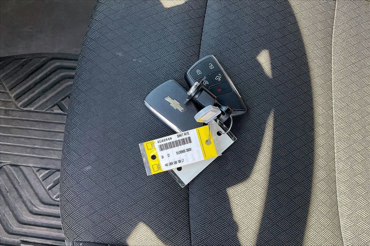 Used 2024 Chevrolet Silverado 2500 LT image 32