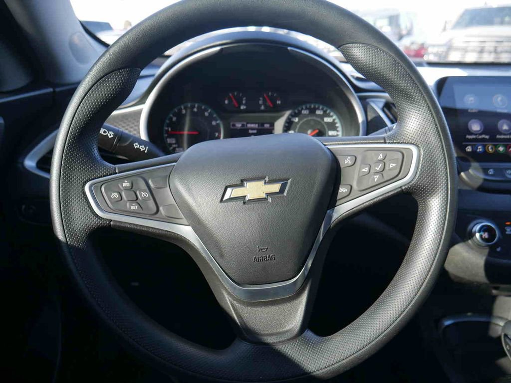 Used 2022 Chevrolet Malibu LT image 34