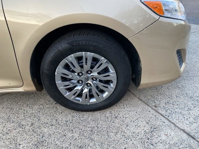 Used 2012 Toyota Camry LE FWD image 25