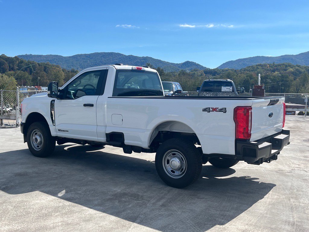Used 2025 Ford F250 XLT w/ F-250 >10K GVWR Package image 4