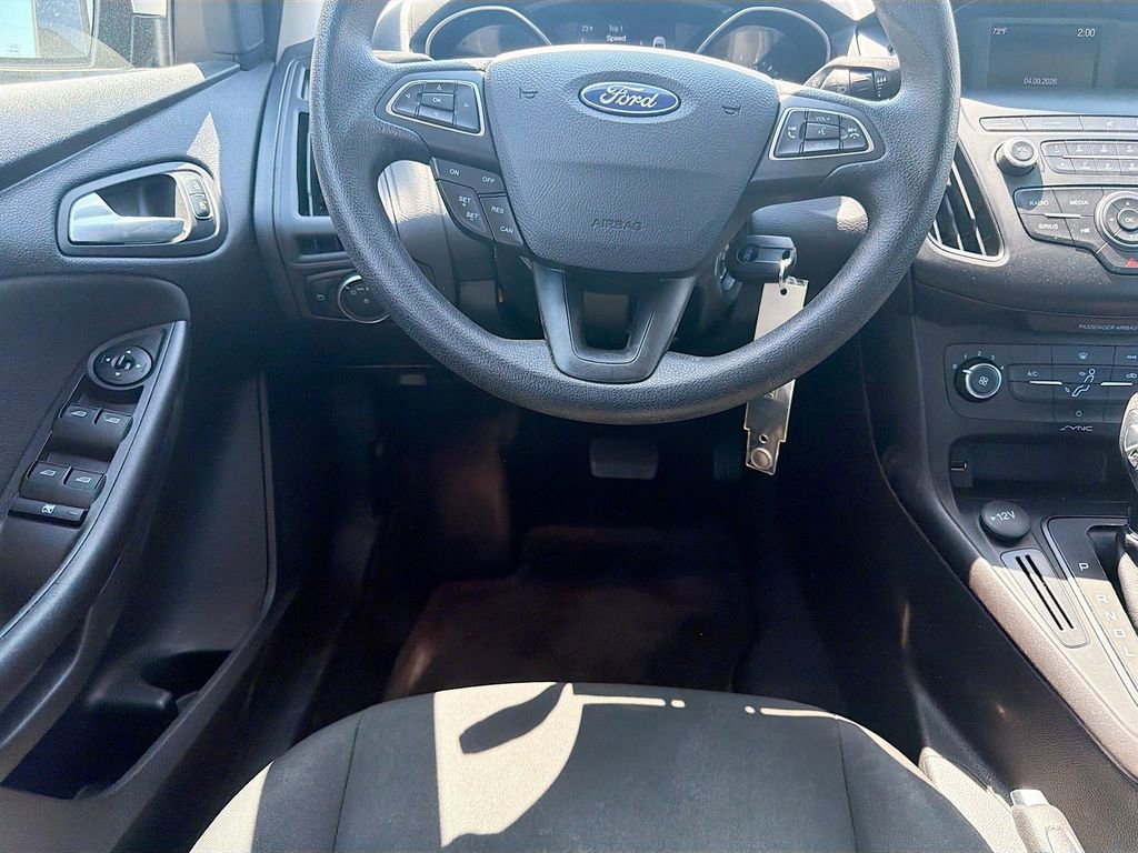 Used 2018 Ford Focus SE FWD image 16