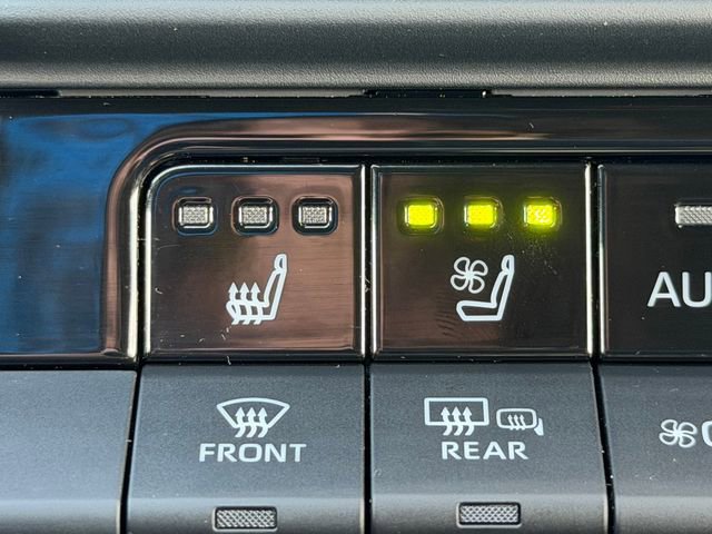 Certified 2024 Toyota Crown Platinum image 39